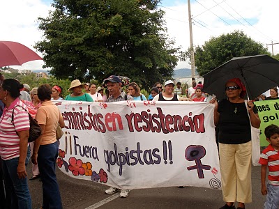 Women protesting in Hondarus