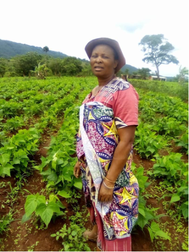 Malawi_Botchie-Shaba-in-her-vegetable-garden-utilising-lessons-from-the-training-on-organic-manure-making